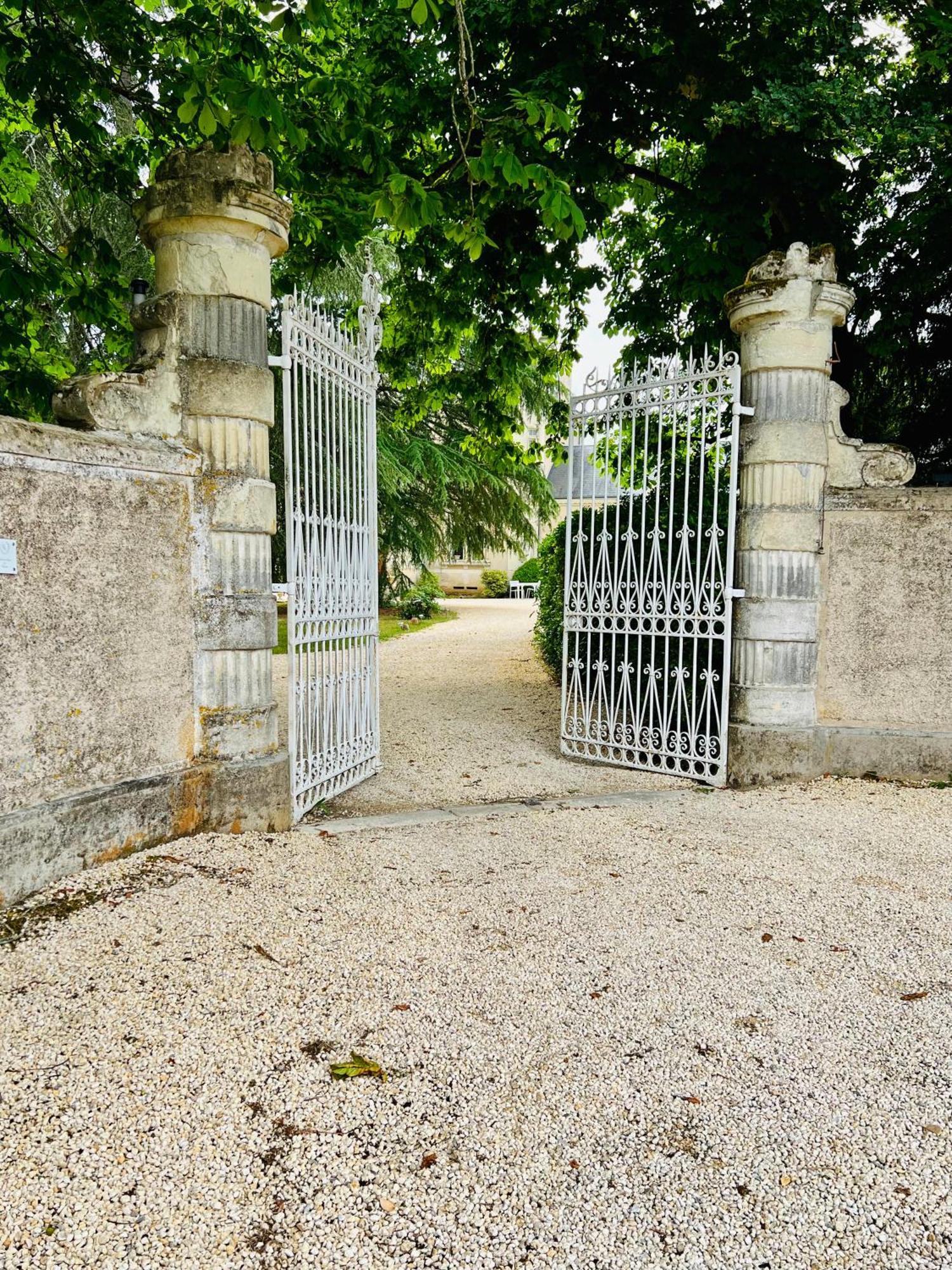 Le Chateau De Leugny Oiron Eksteriør billede